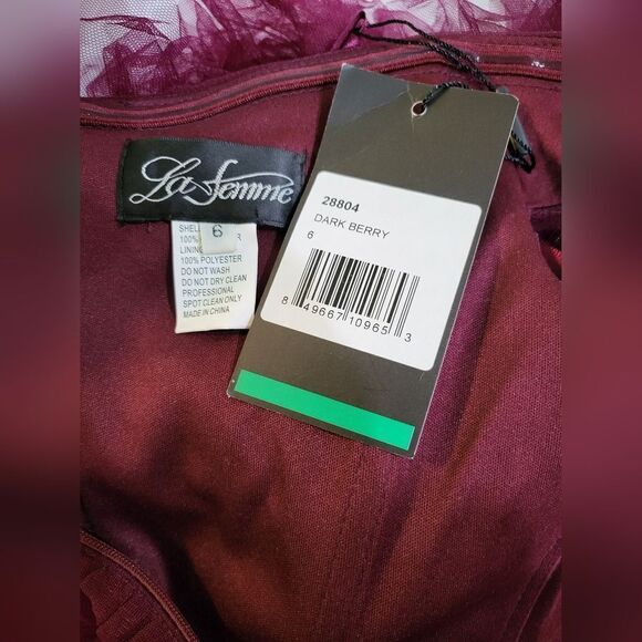 La Femme 28804 Off-Shoulder Tiered Ruffle A-Line Dress NWT size 6 Berry - Picture 5 of 5